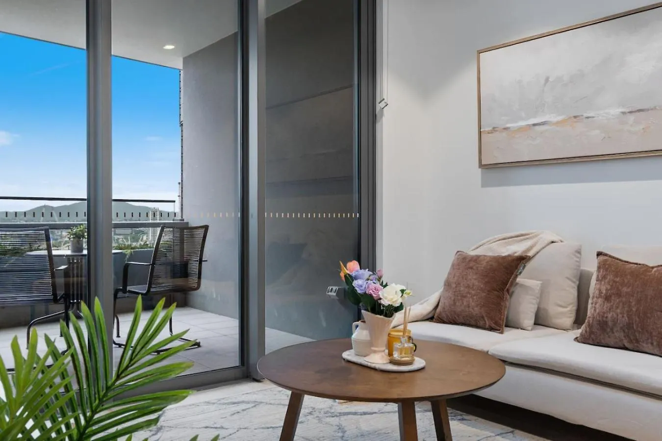 Designer 2 Bed In Queens Wharf Riverfront Cbd Gem Brisbane