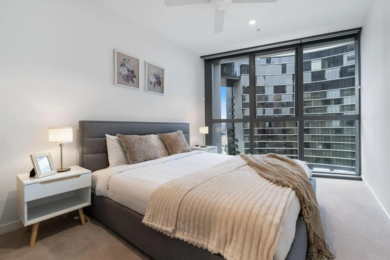 Designer 2 Bed In Queens Wharf Riverfront Cbd Gem Brisbane Apartment